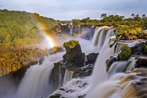 Ecuador • Peru • Bolivien • Chile • Argentinien • Brasilien - Höhepunkte Lateinamerikas Ecuador • Peru • Bolivien • Chile • Argentinien • Brasilien - Höhepunkte Lateinamerikas