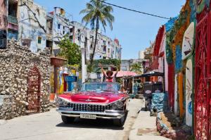 Kuba - Zentralkuba stilvoll im Oldtimer